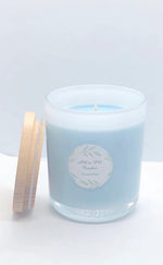 Cambridge Candle- Large Transparent White- with a Light Bamboo Lid